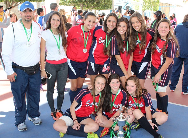 记者：国足今晚会进球也会丢球，主场赢不了泰国就真成亚洲三流.